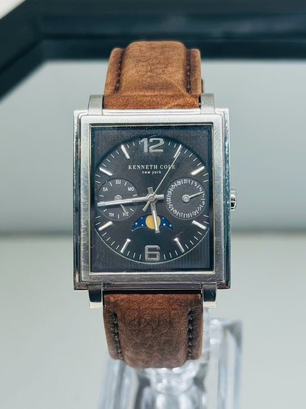 Kenneth Cole New York Moonphase Day Date Leather Strap Watch New Battery Runs